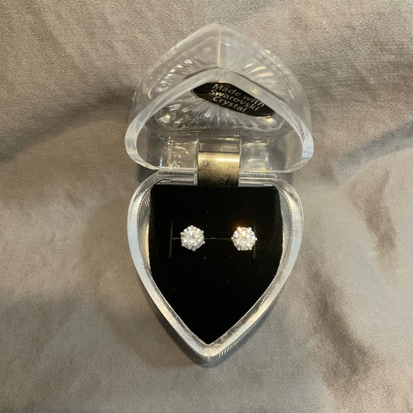 NWOT Medium Stud Earrings Made with Swarovski Crystal in Heart Box #1340 - Picture 1 of 8